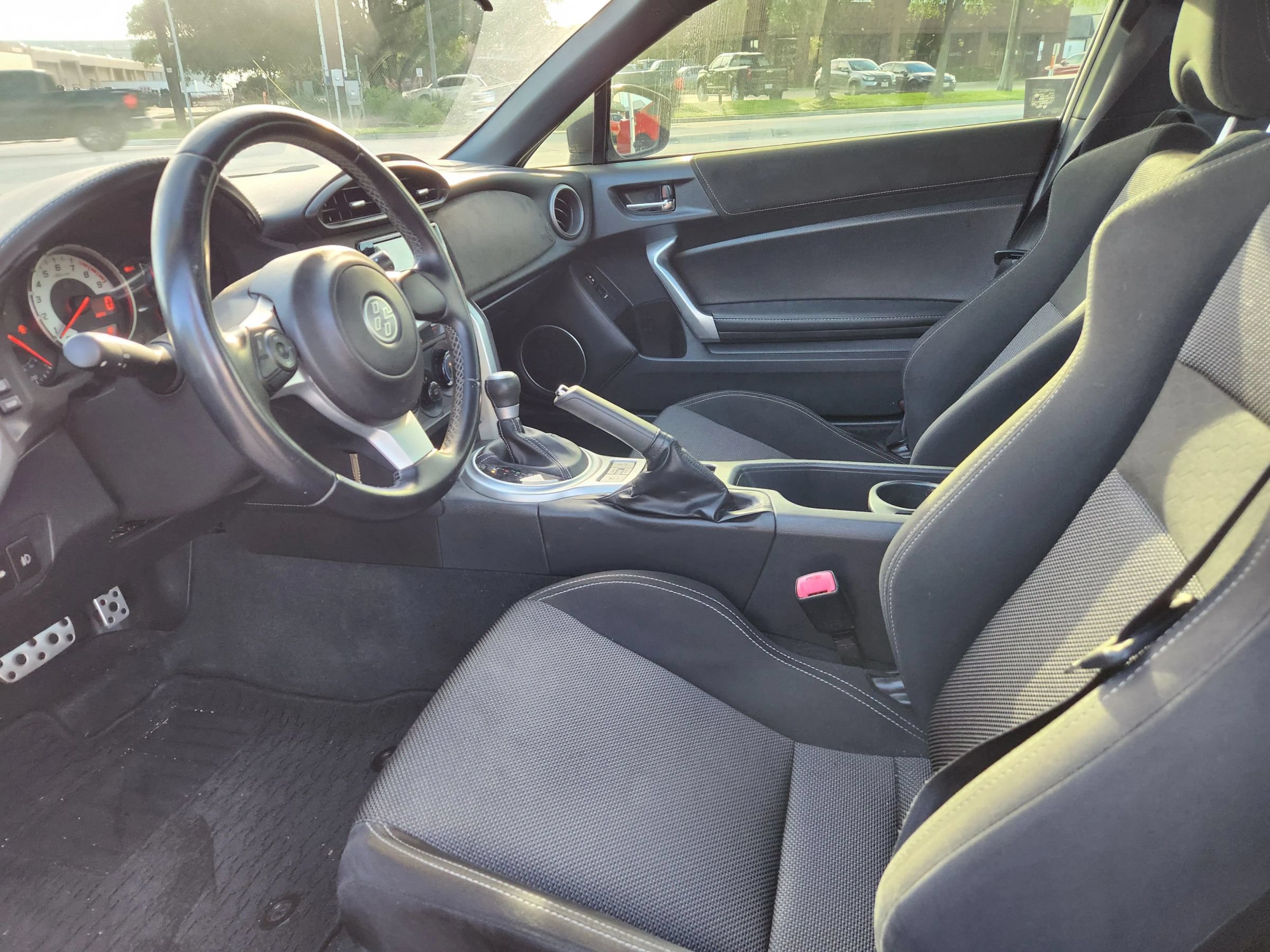 Used 2017 Toyota 86 RWD image 8