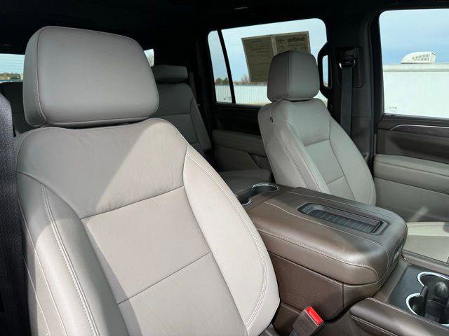Used 2023 Chevrolet Suburban Z71 w/ Z71 Off-Road Package AWD/4WD image 30