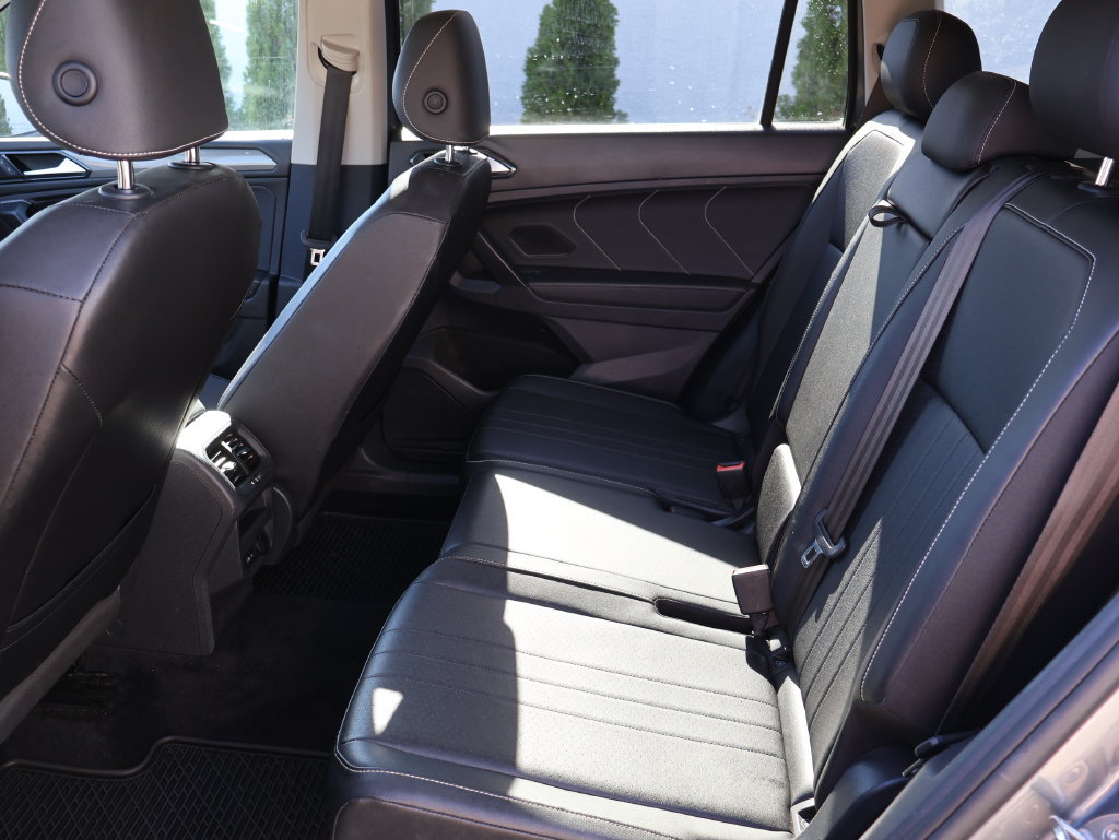 Used 2023 Volkswagen Tiguan SE AWD/4WD image 10