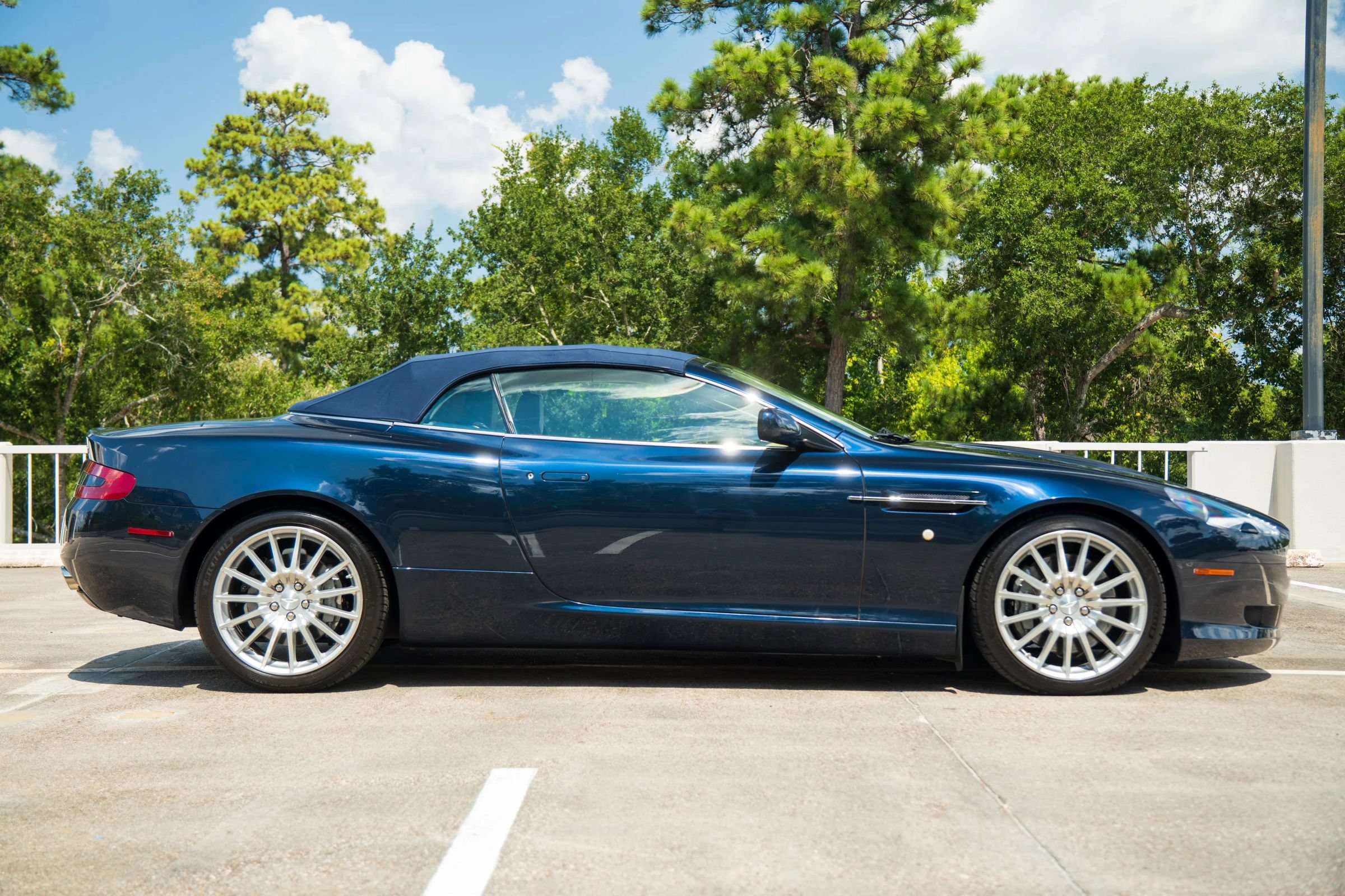 Used 2006 Aston Martin DB9 Volante RWD image 23