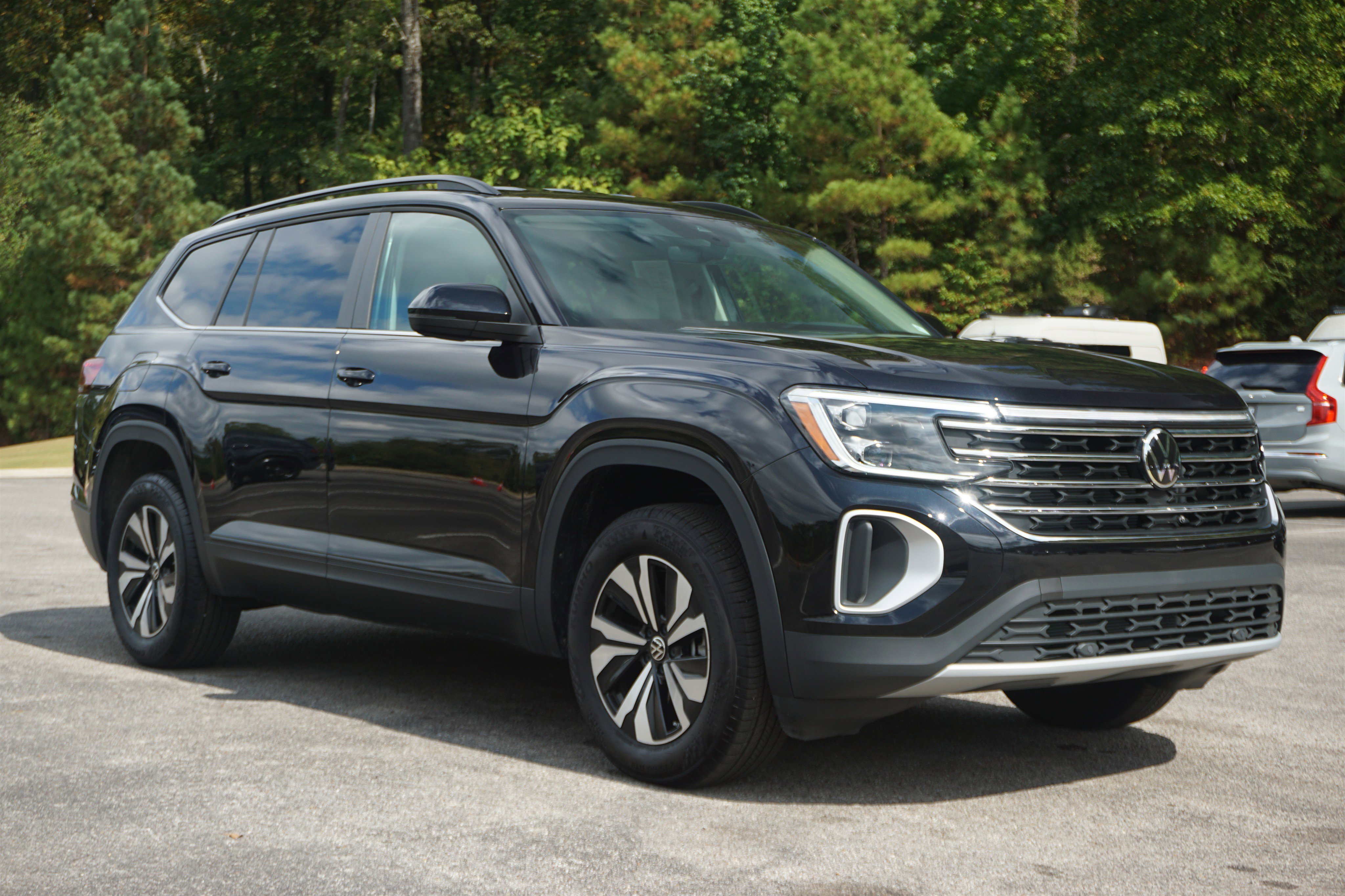 Used 2025 Volkswagen Atlas SE image 11