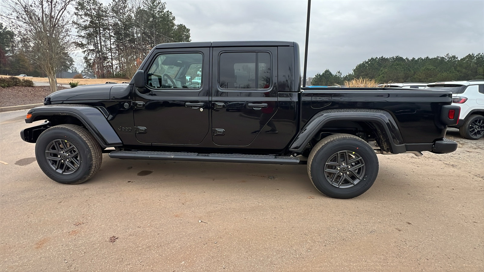 New 2026 Jeep Gladiator Sport AWD/4WD image 11