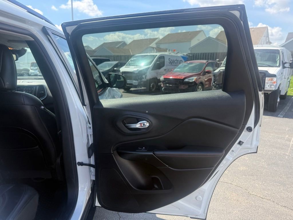 Used 2022 Jeep Cherokee Trailhawk w/ Premium Leather Package AWD/4WD image 53