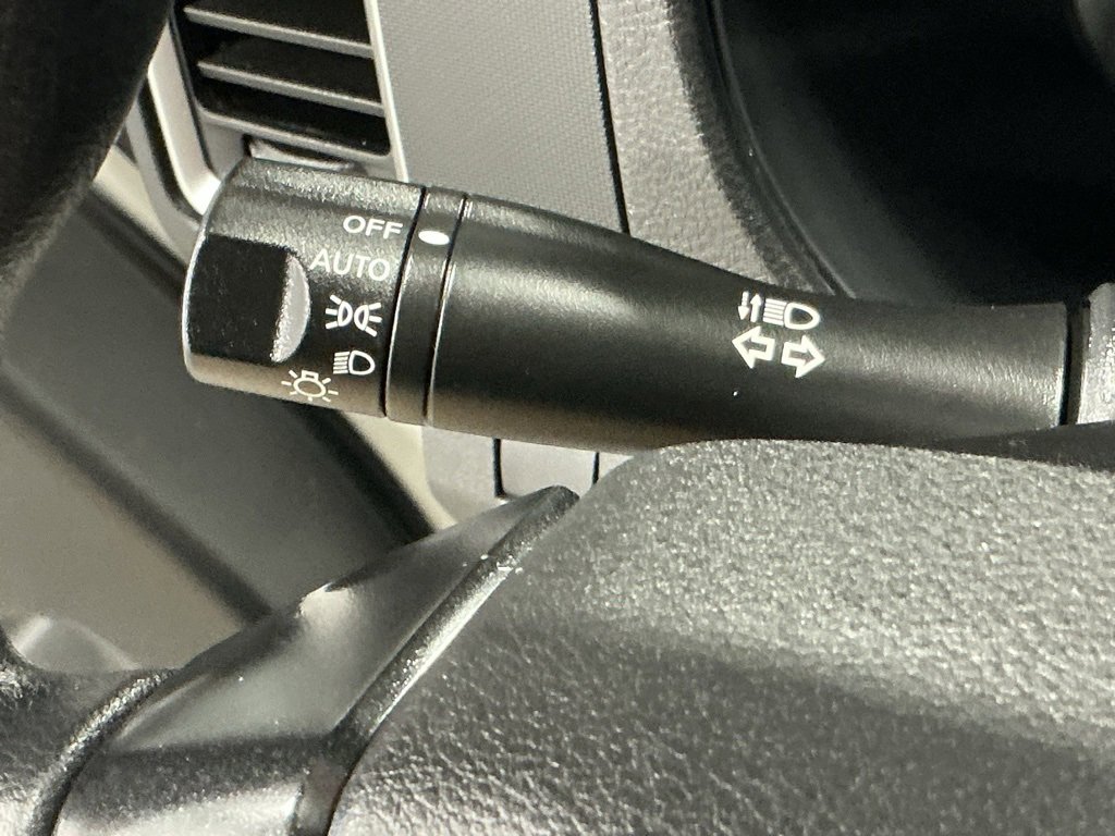 Used 2023 Nissan Frontier SV image 11