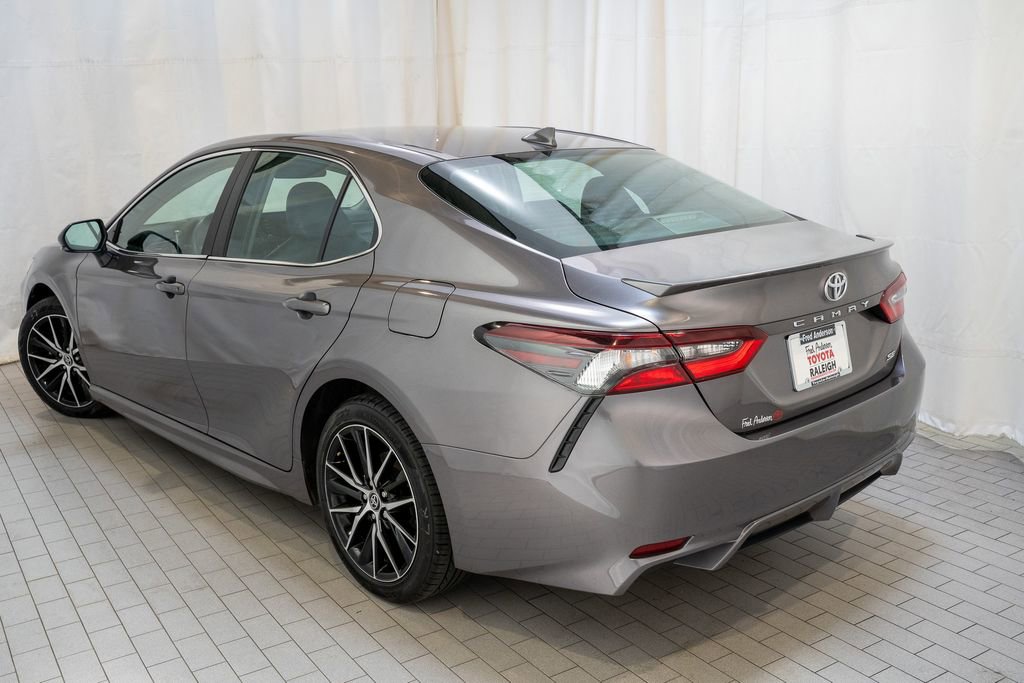 Used 2024 Toyota Camry SE image 3