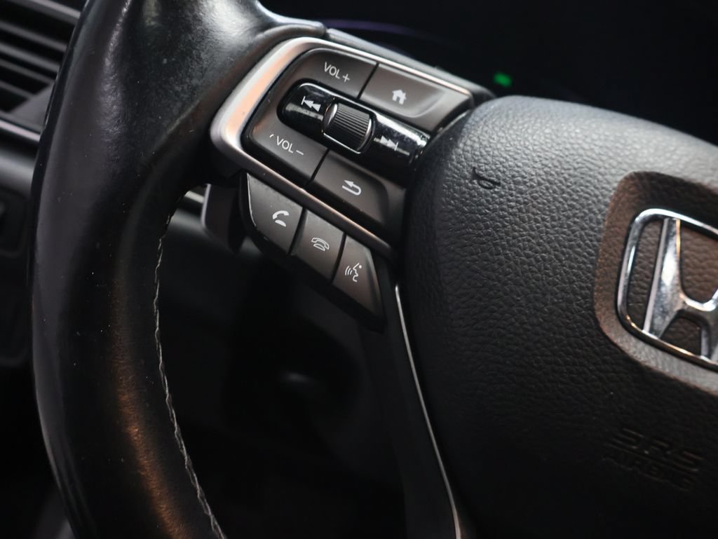 Used 2018 Honda Accord Touring image 19