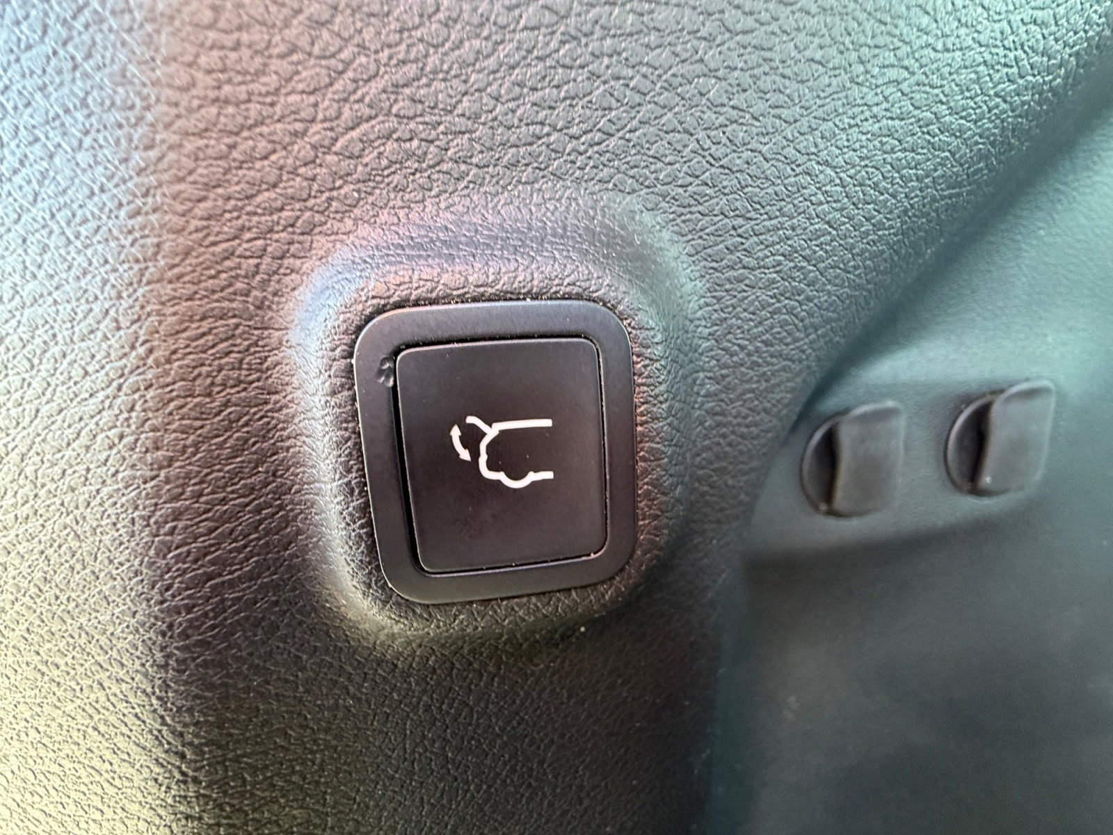 Used 2022 Jeep Cherokee Latitude Lux w/ Sun & Sound Group image 30