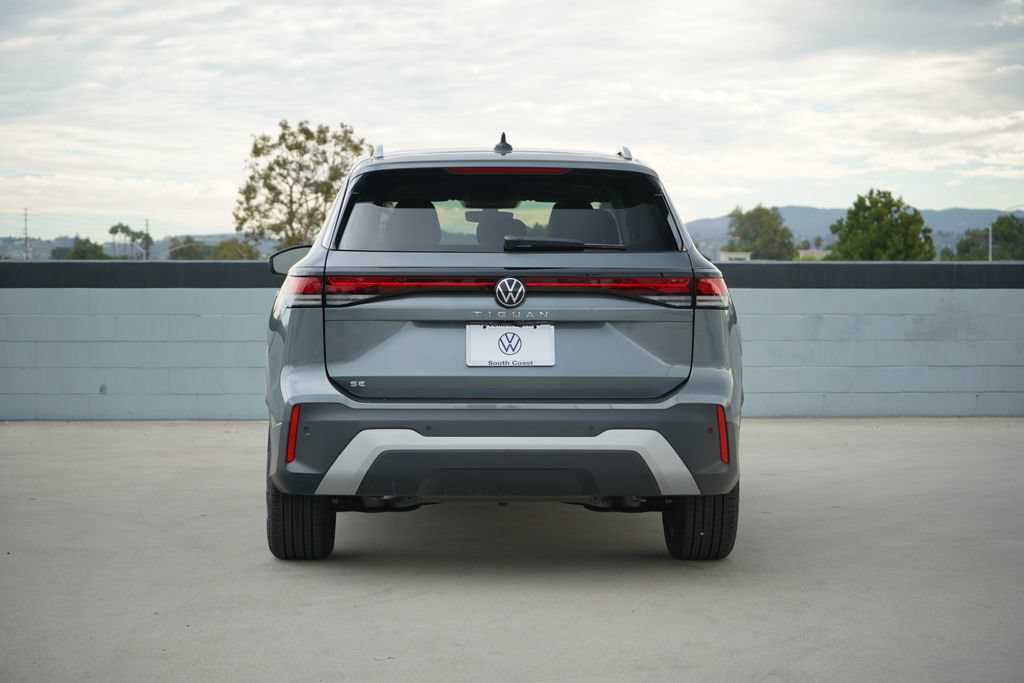 New 2026 Volkswagen Tiguan SE FWD image 7