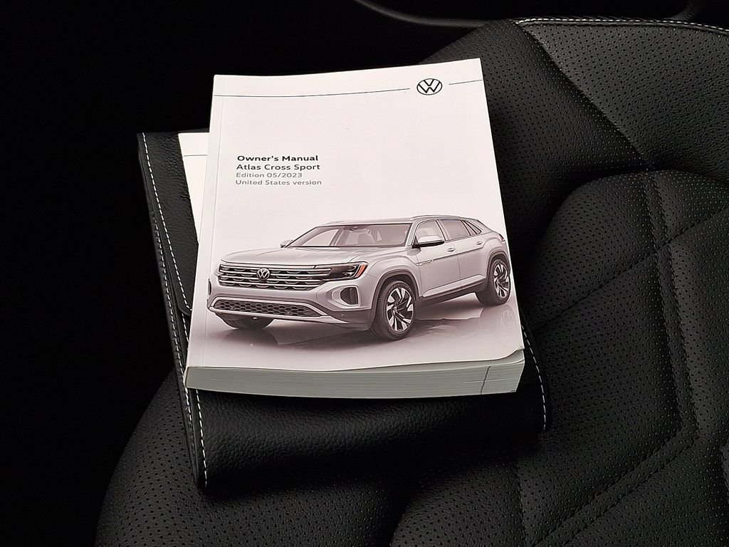 Certified 2024 Volkswagen Atlas Cross Sport SE w/ Panoramic Sunroof Package AWD/4WD image 28