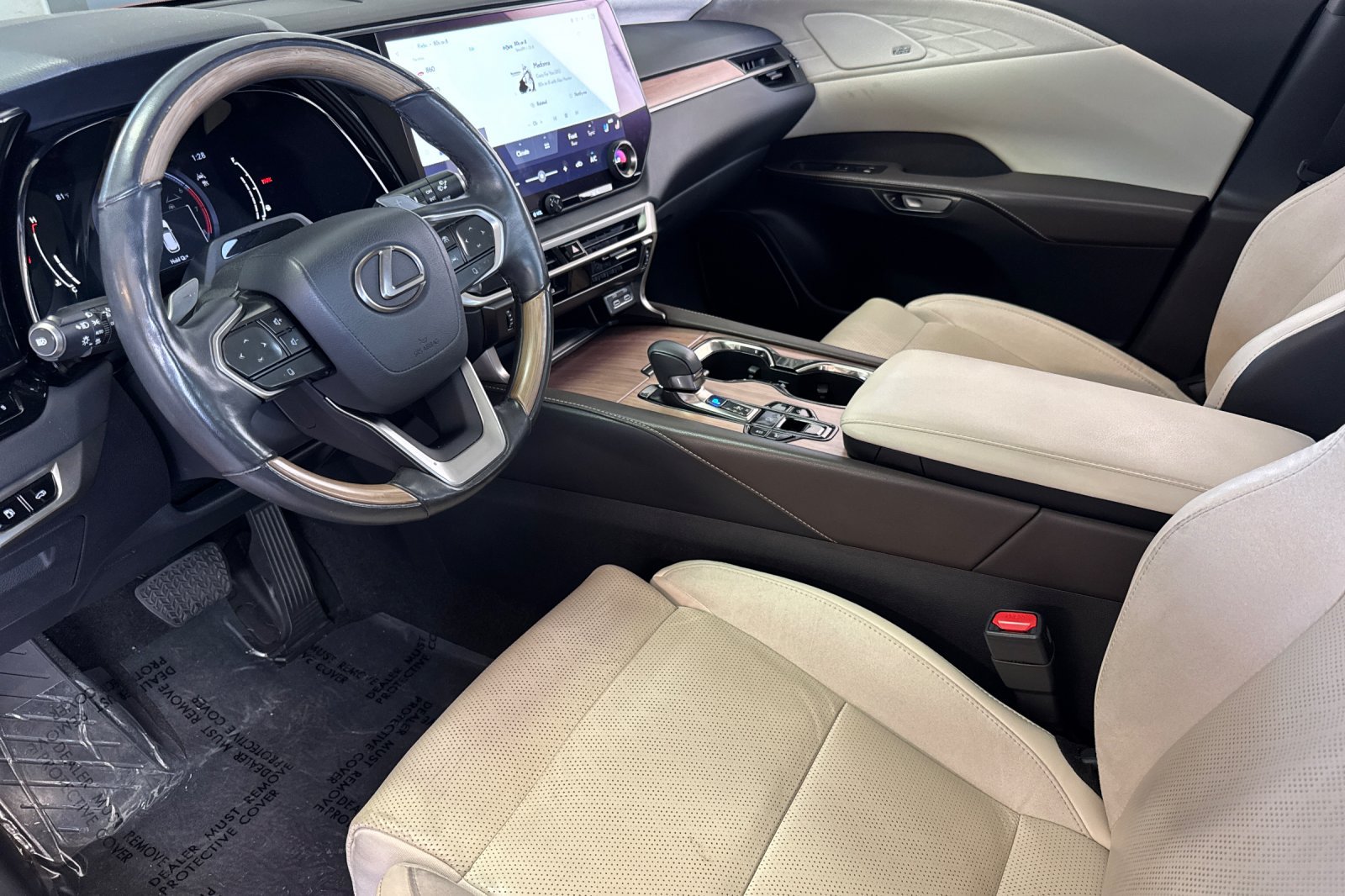 Used 2023 Lexus RX 350 AWD w/ Accessory Package (Z1) image 4