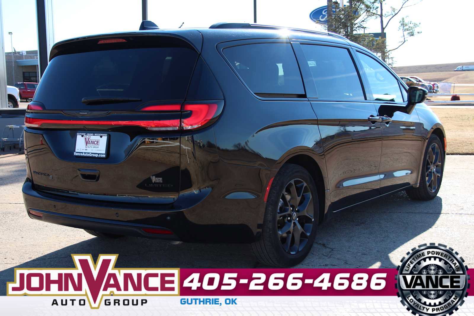 Used 2025 Chrysler Pacifica Limited FWD image 15