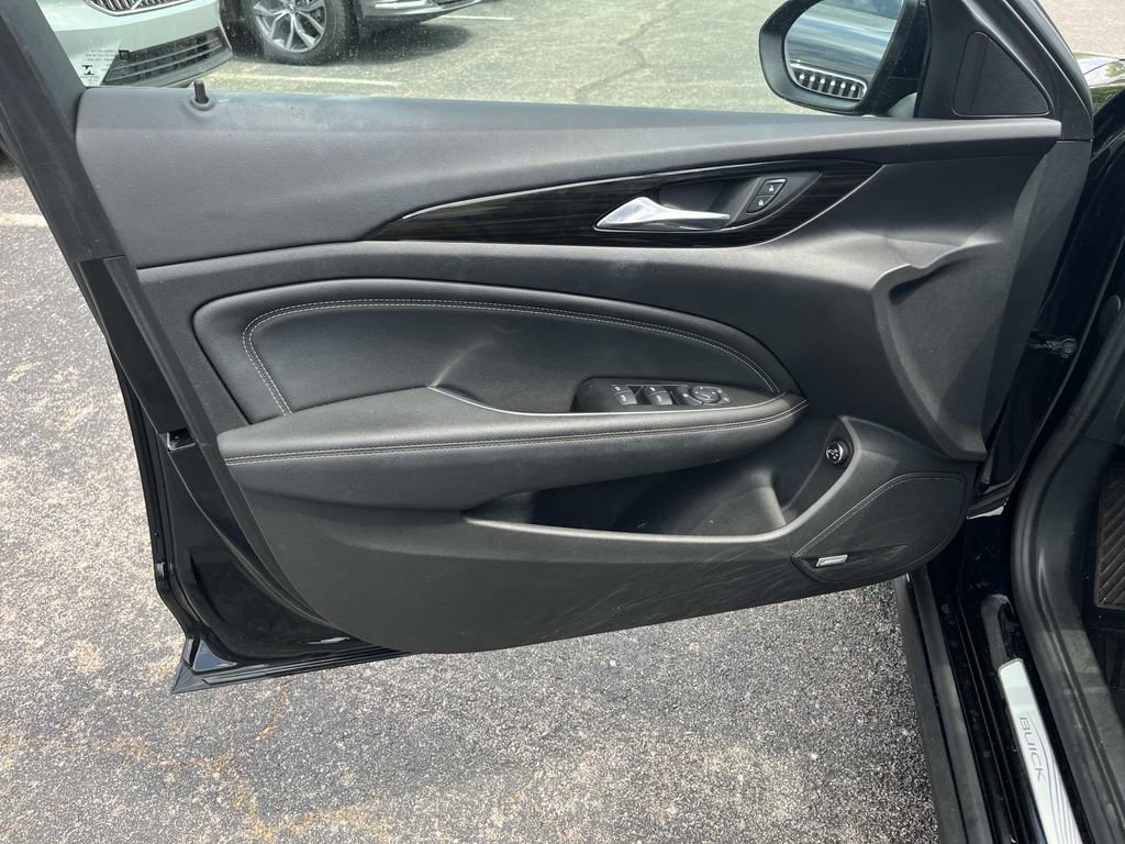 Used 2018 Buick Regal Essence w/ Sights and Sounds Package AWD/4WD image 20