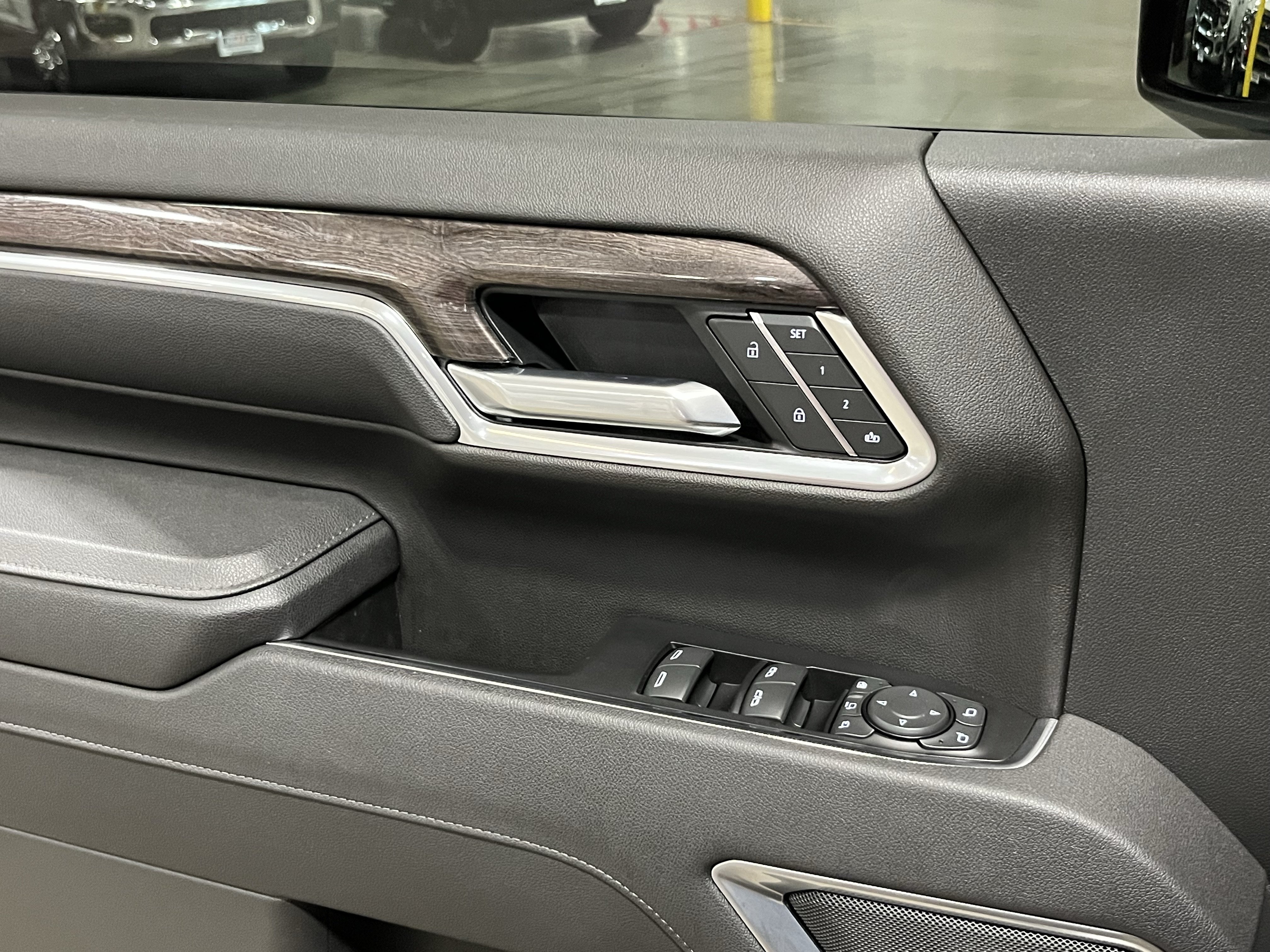 Used 2025 Chevrolet Silverado 3500 LTZ AWD/4WD image 41