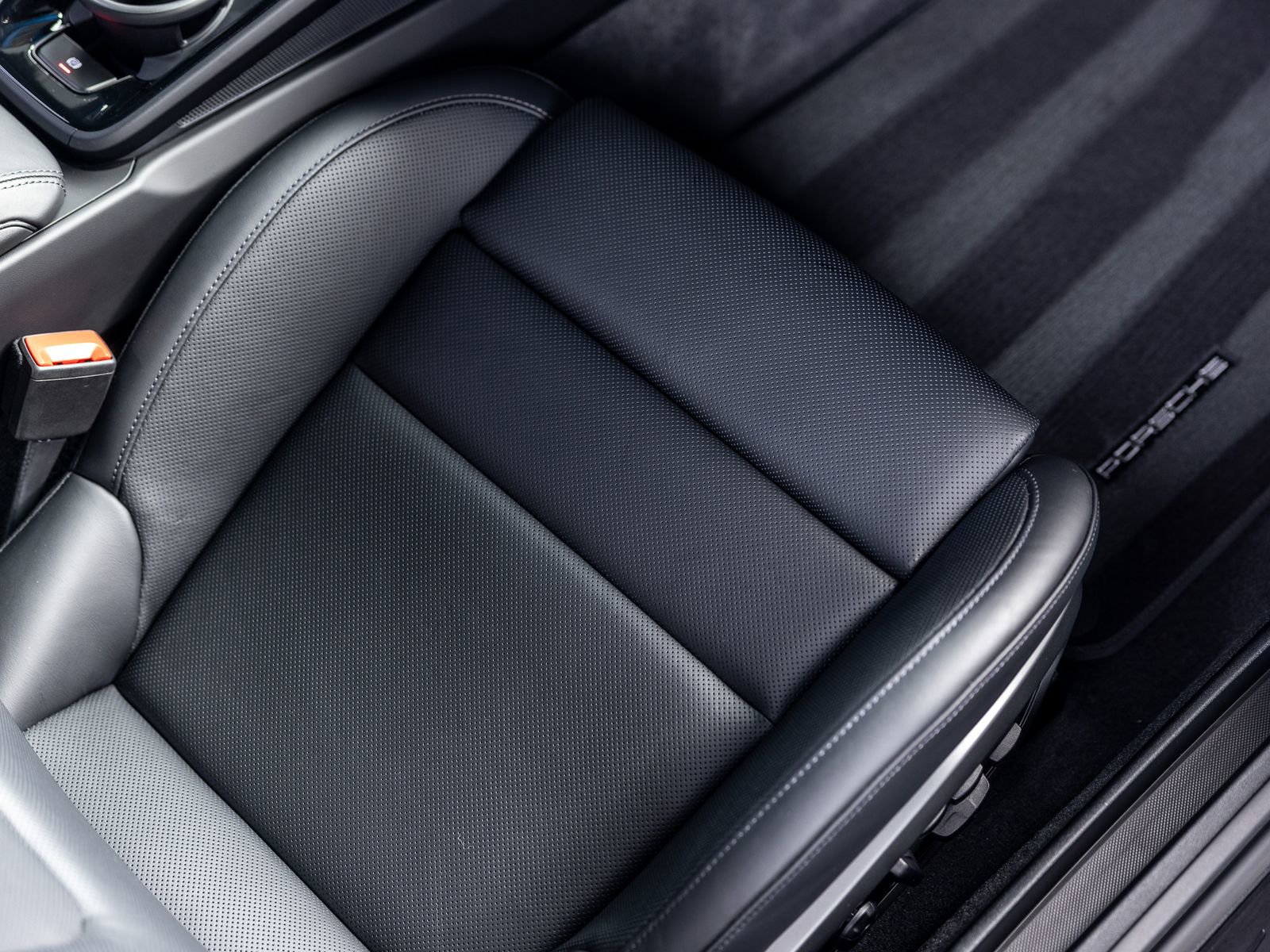 Certified 2024 Porsche 911 Carrera T image 34