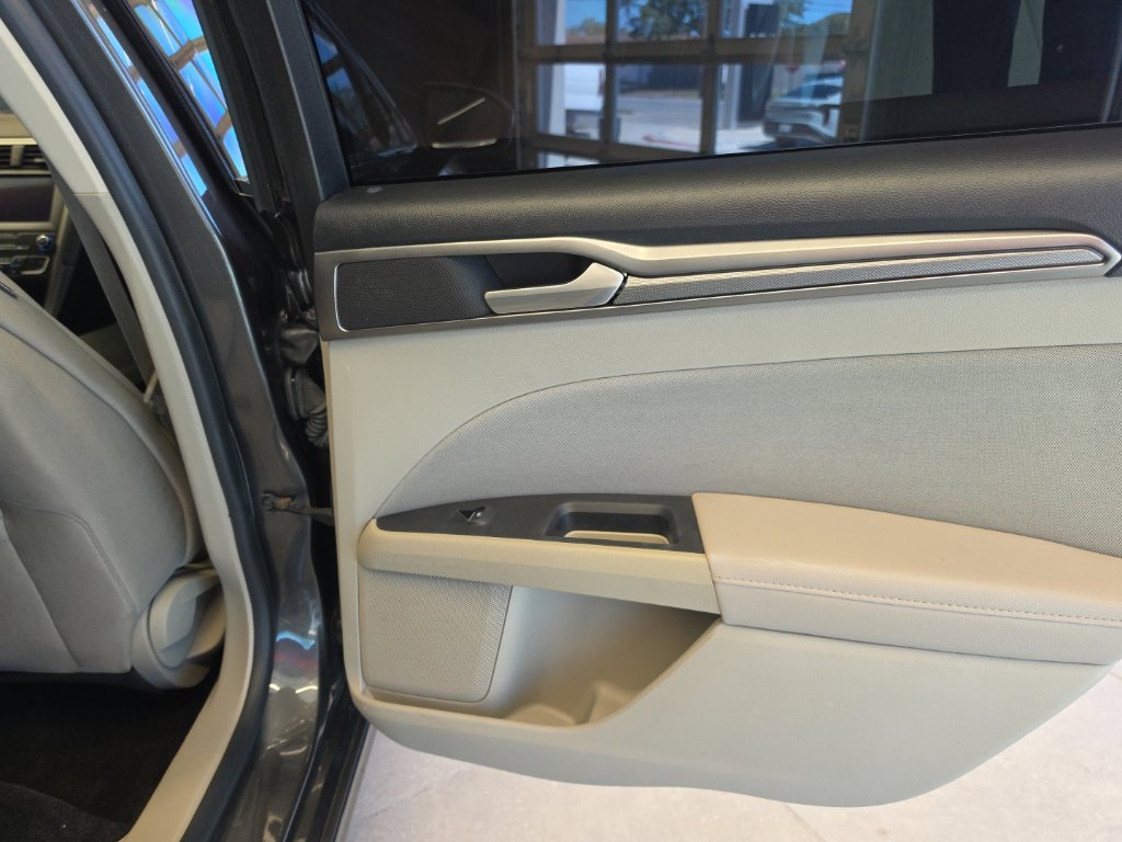 Used 2020 Ford Fusion SE FWD image 45
