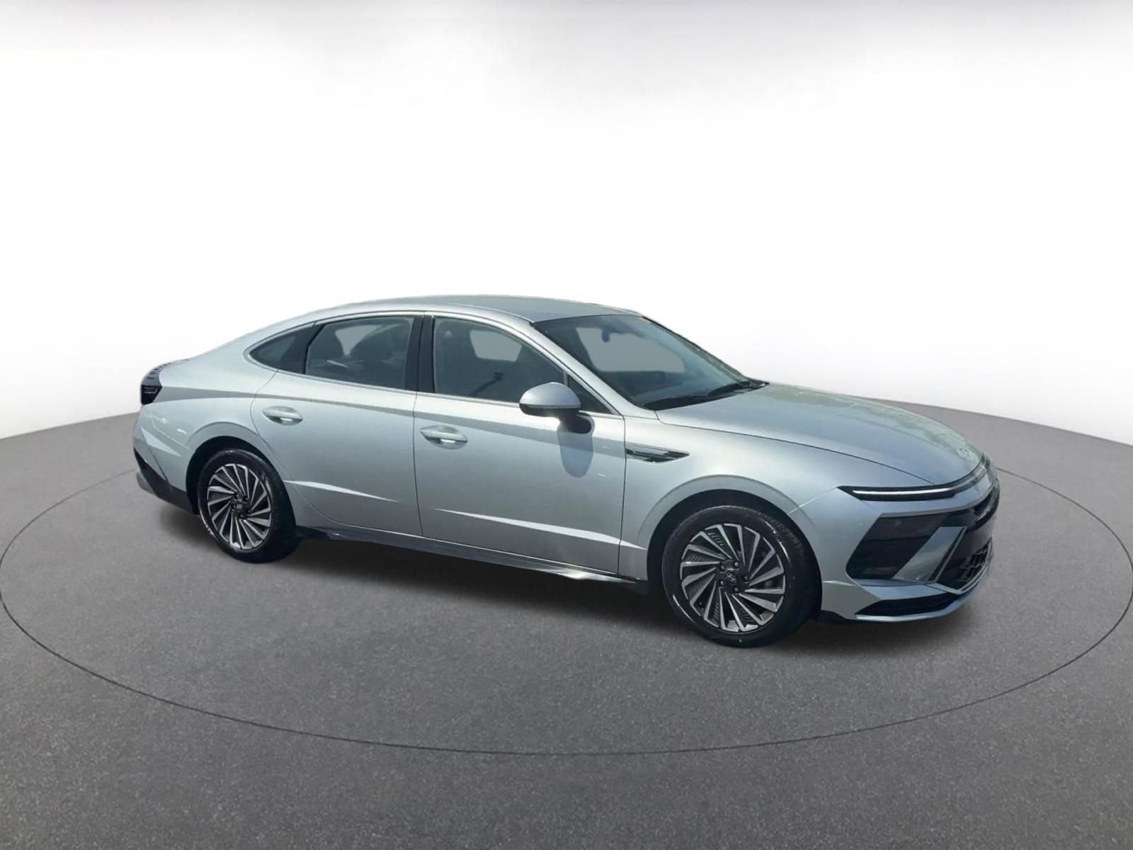 Used 2025 Hyundai Sonata SEL FWD image 2