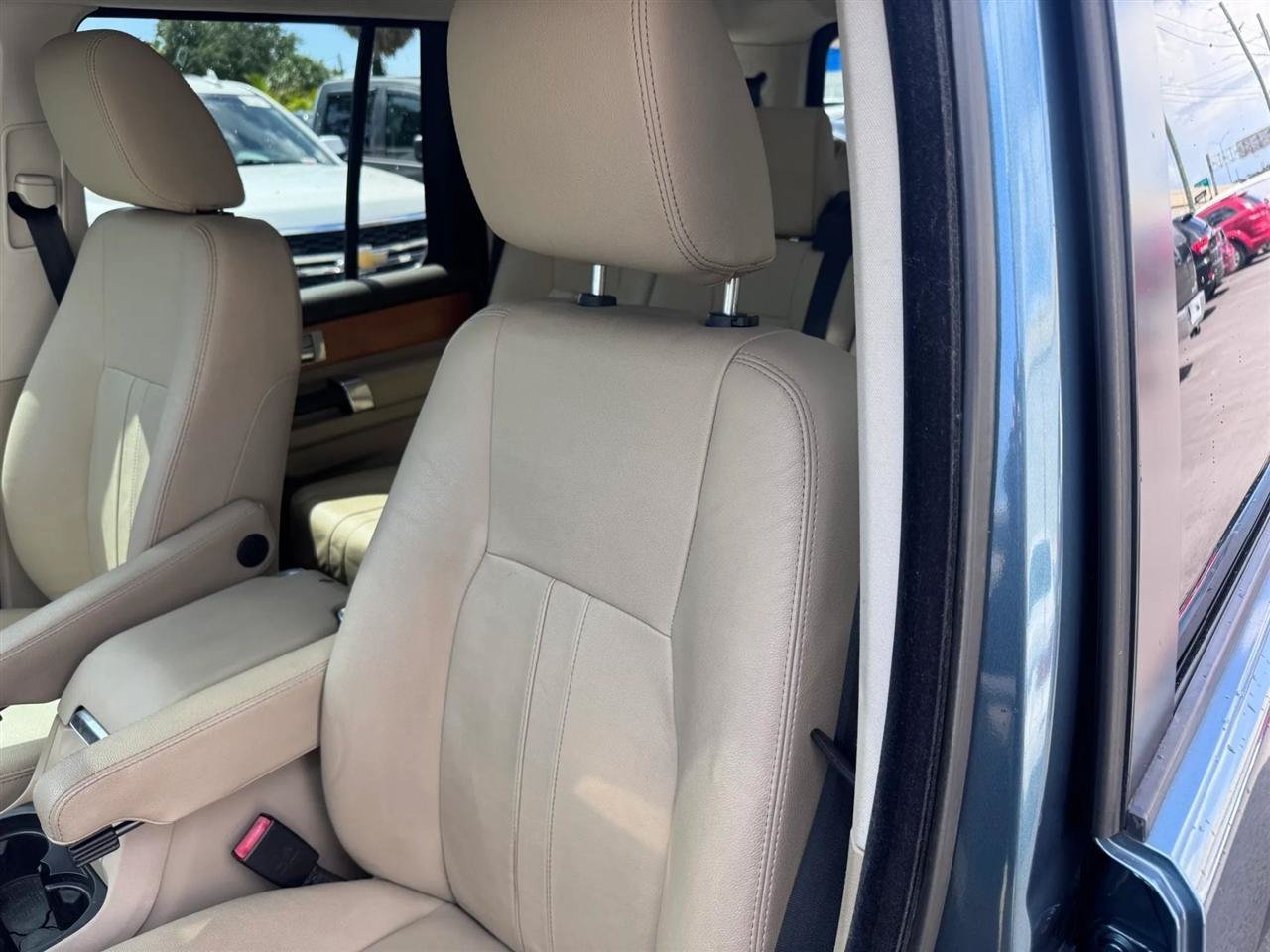 Used 2012 Land Rover LR4 AWD/4WD image 28