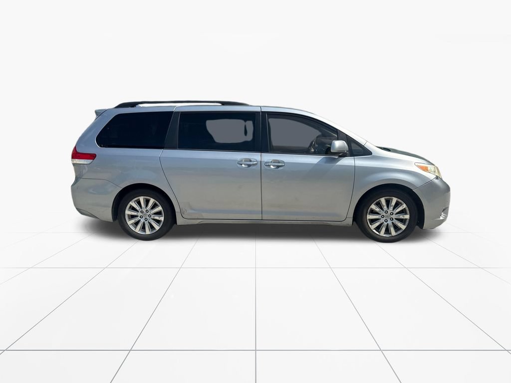 Used 2011 Toyota Sienna Limited FWD image 9