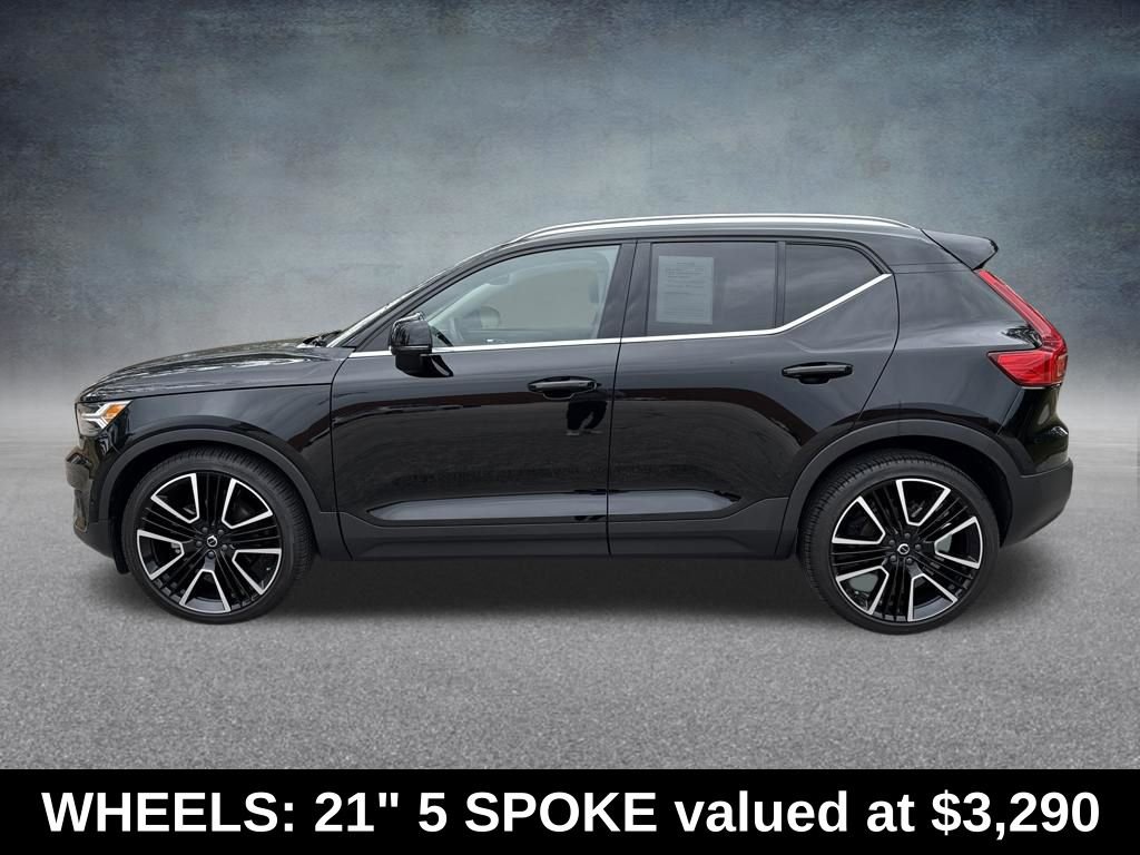Used 2021 Volvo XC40 T5 Inscription w/ Advanced Package image 2