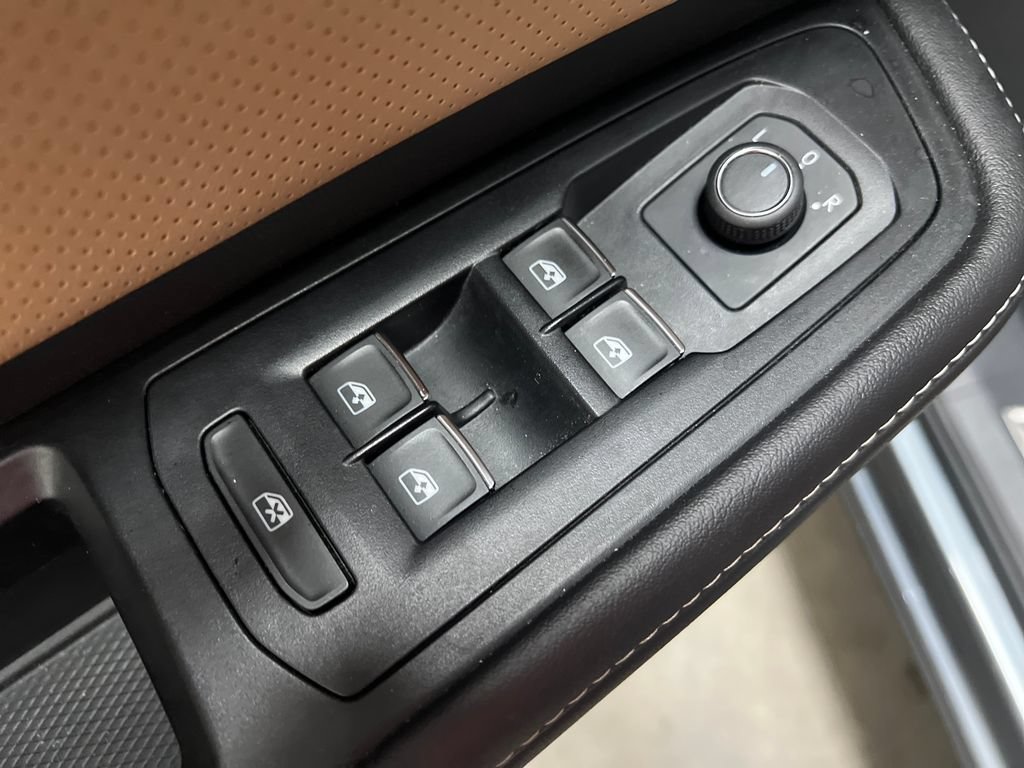 Used 2024 Volkswagen Atlas Cross Sport SEL AWD/4WD image 14