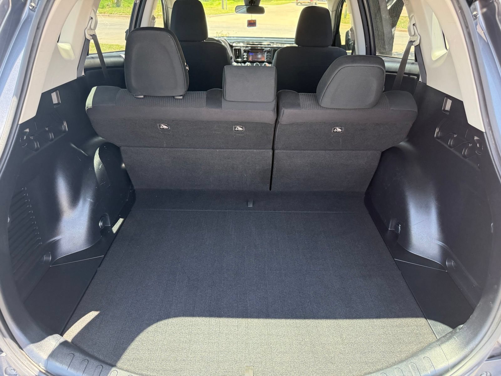 Used 2017 Toyota RAV4 LE FWD image 20