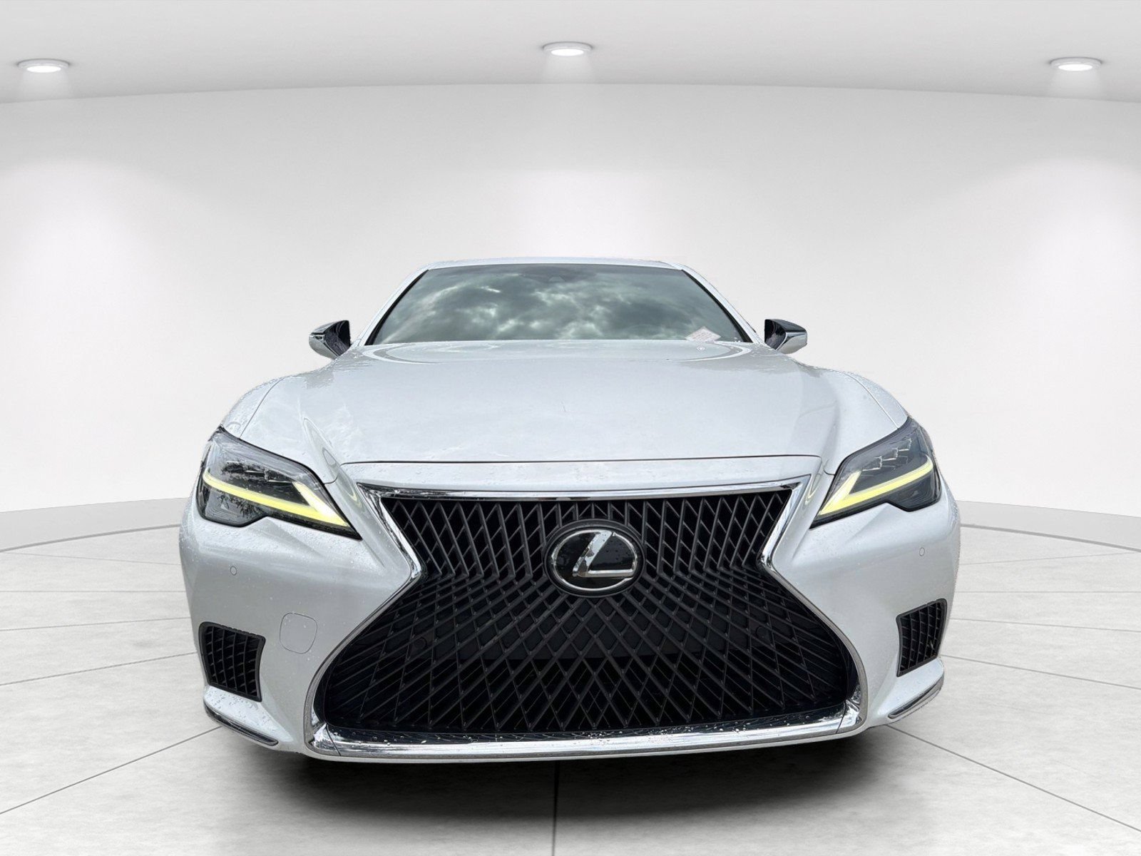 Used 2023 Lexus LS 500 w/ Accessory Package (Z2) RWD image 2