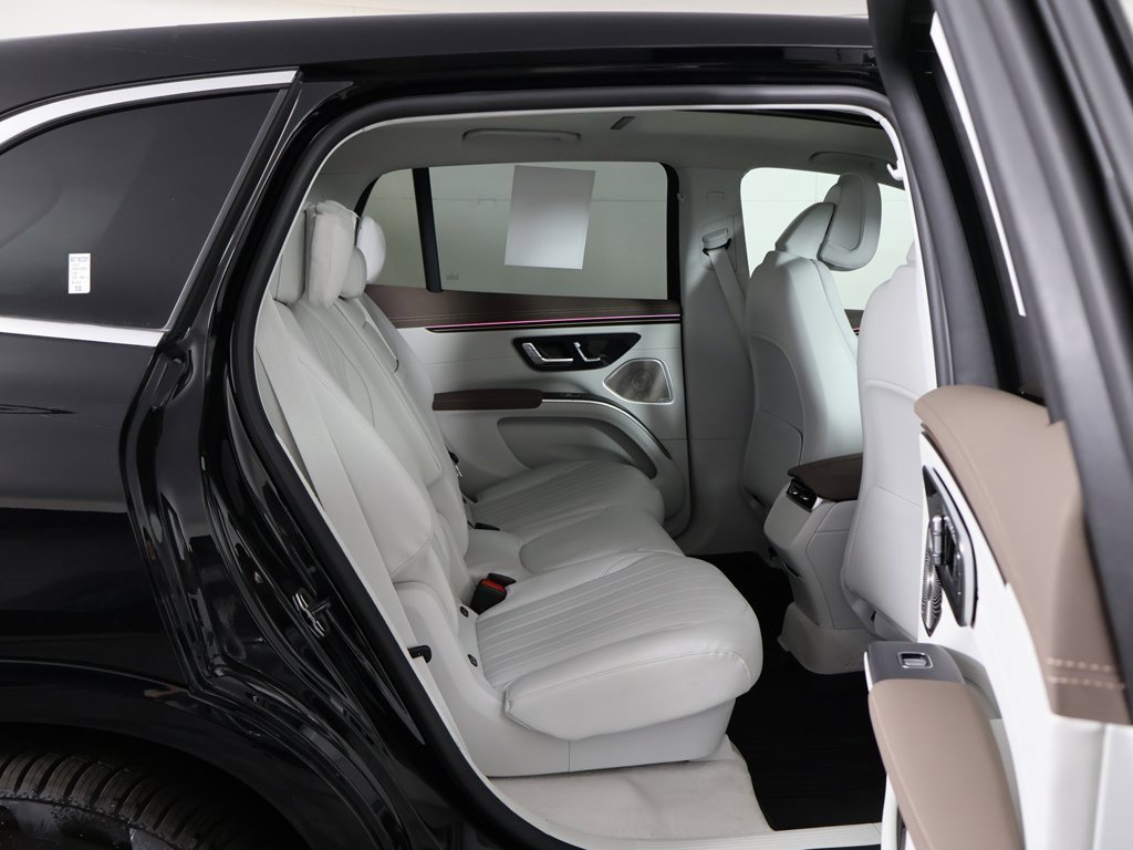 Used 2023 Mercedes-Benz EQS 580 4MATIC SUV image 32