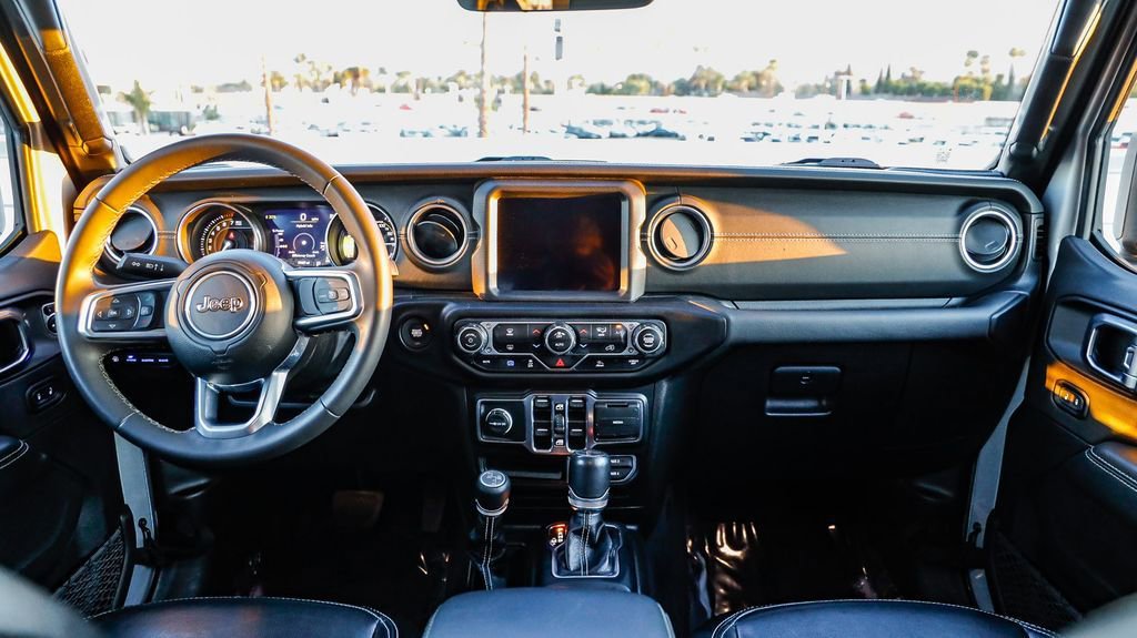 Used 2023 Jeep Wrangler Unlimited Sahara image 15