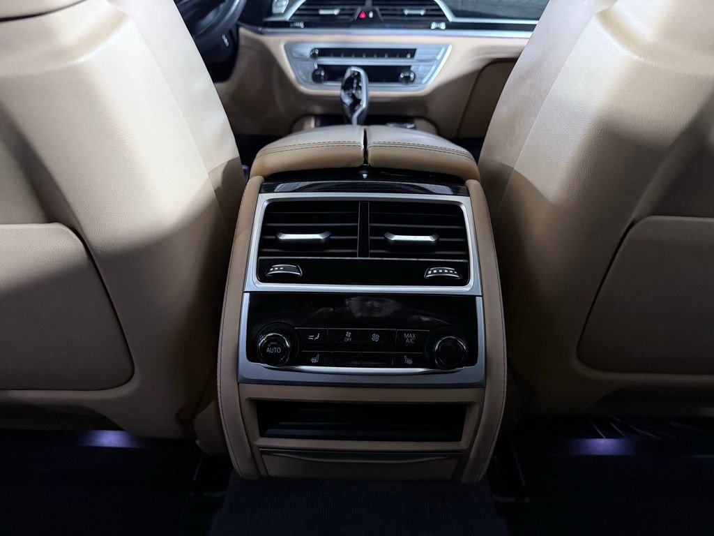 Used 2022 BMW 750i xDrive w/ Executive Package image 44