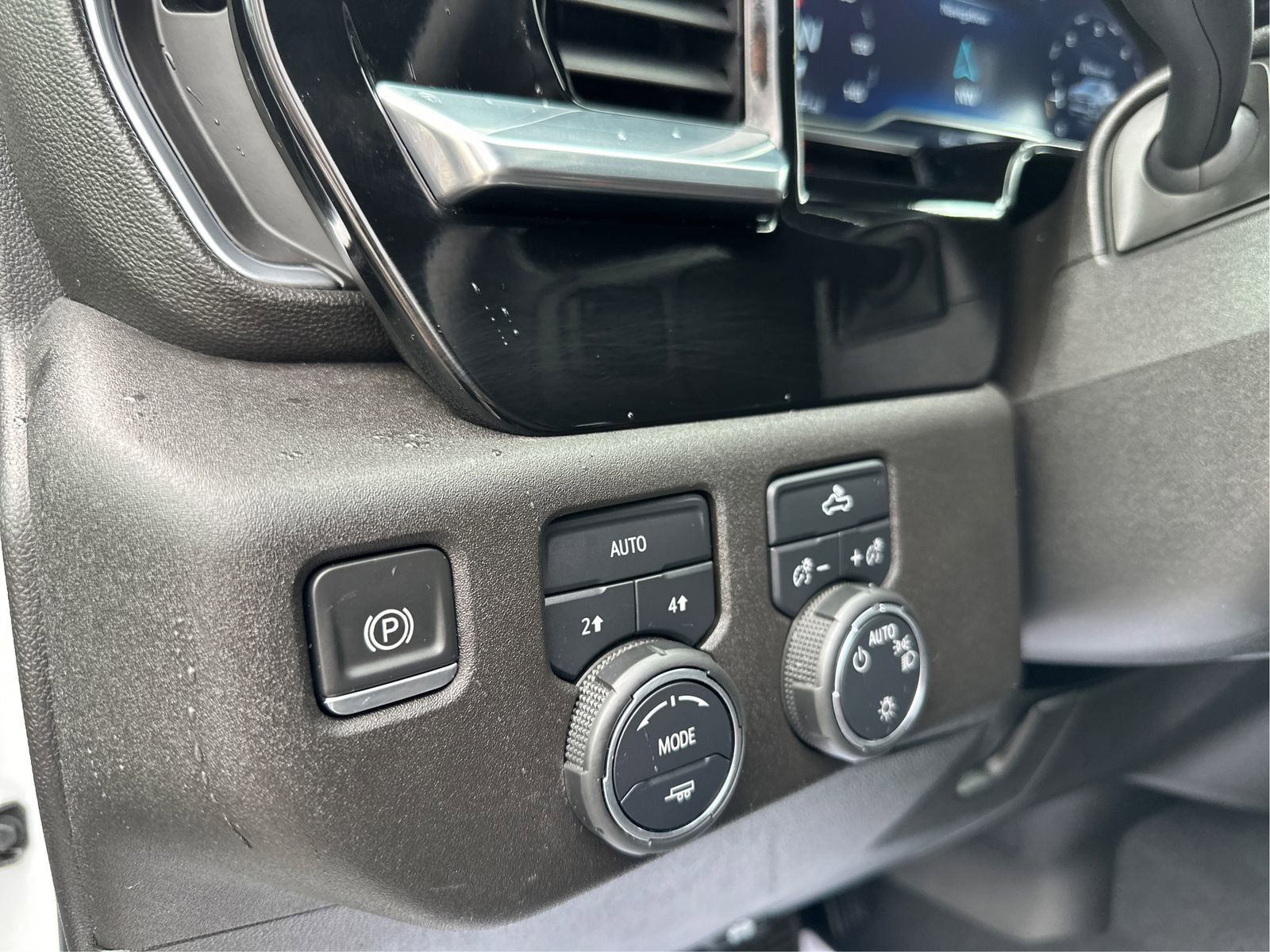 Certified 2022 Chevrolet Silverado 1500 LT AWD/4WD image 19