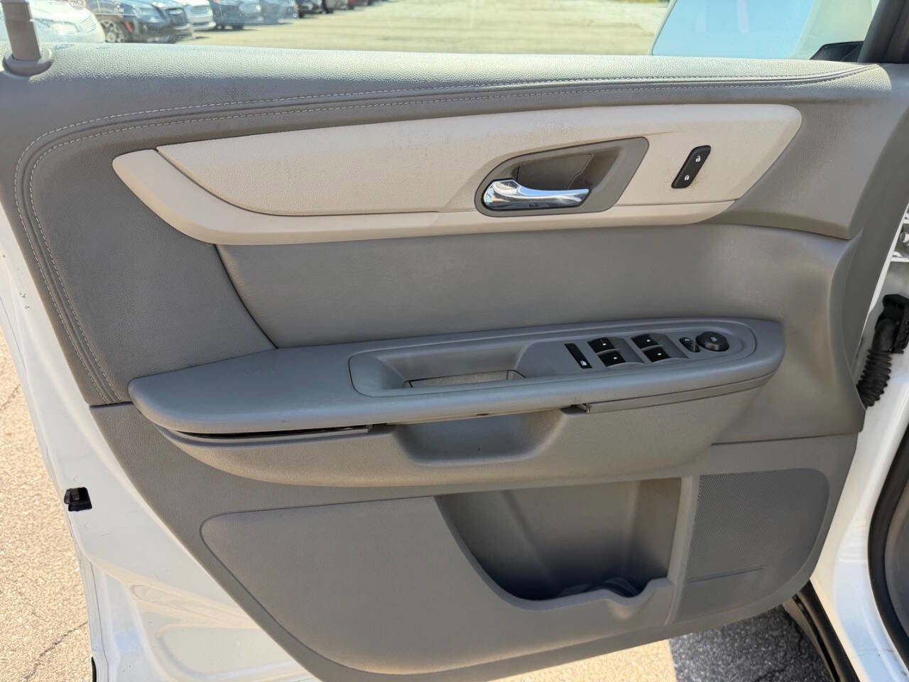 Used 2017 Chevrolet Traverse LT FWD image 10