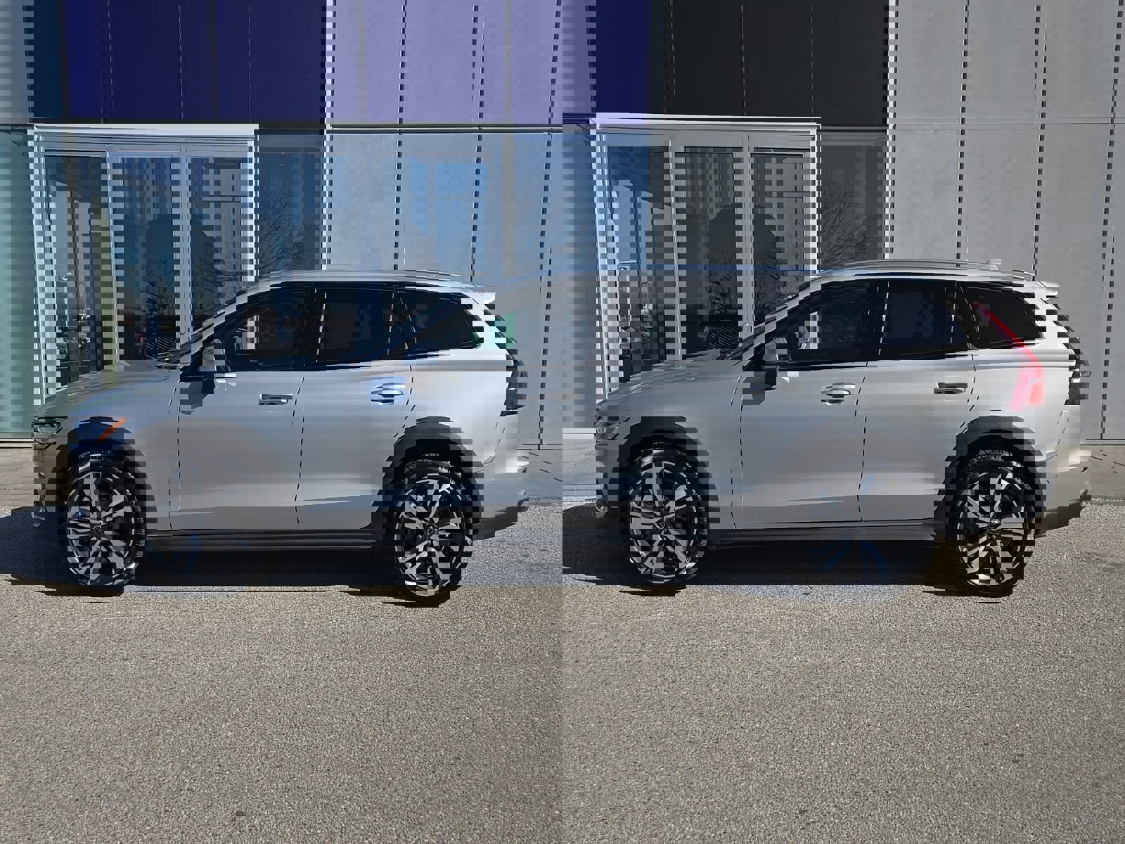 Certified 2025 Volvo V60 B5 Cross Country Plus image 3