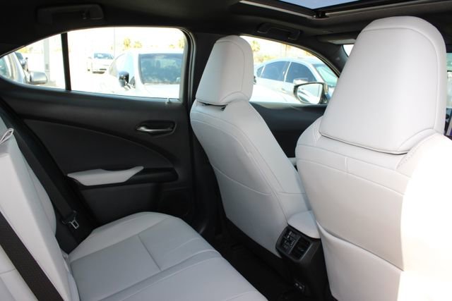 Certified 2023 Lexus UX 250h FWD w/ Accessory Package (Z2) image 7