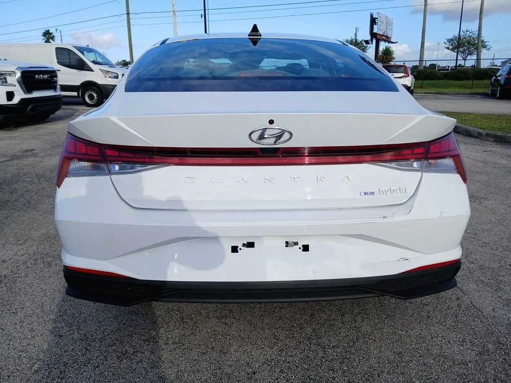 Used 2021 Hyundai Elantra Blue image 4