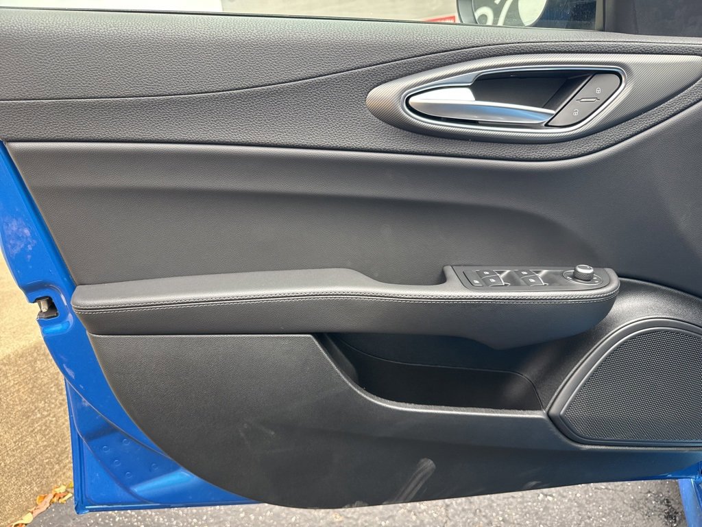 New 2025 Alfa Romeo Giulia AWD w/ Veloce Package AWD image 12