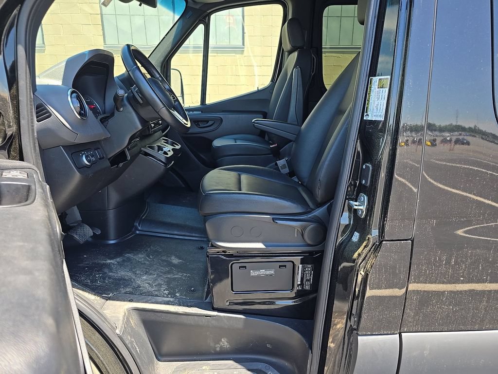 Used 2024 Mercedes-Benz Sprinter 2500 image 7