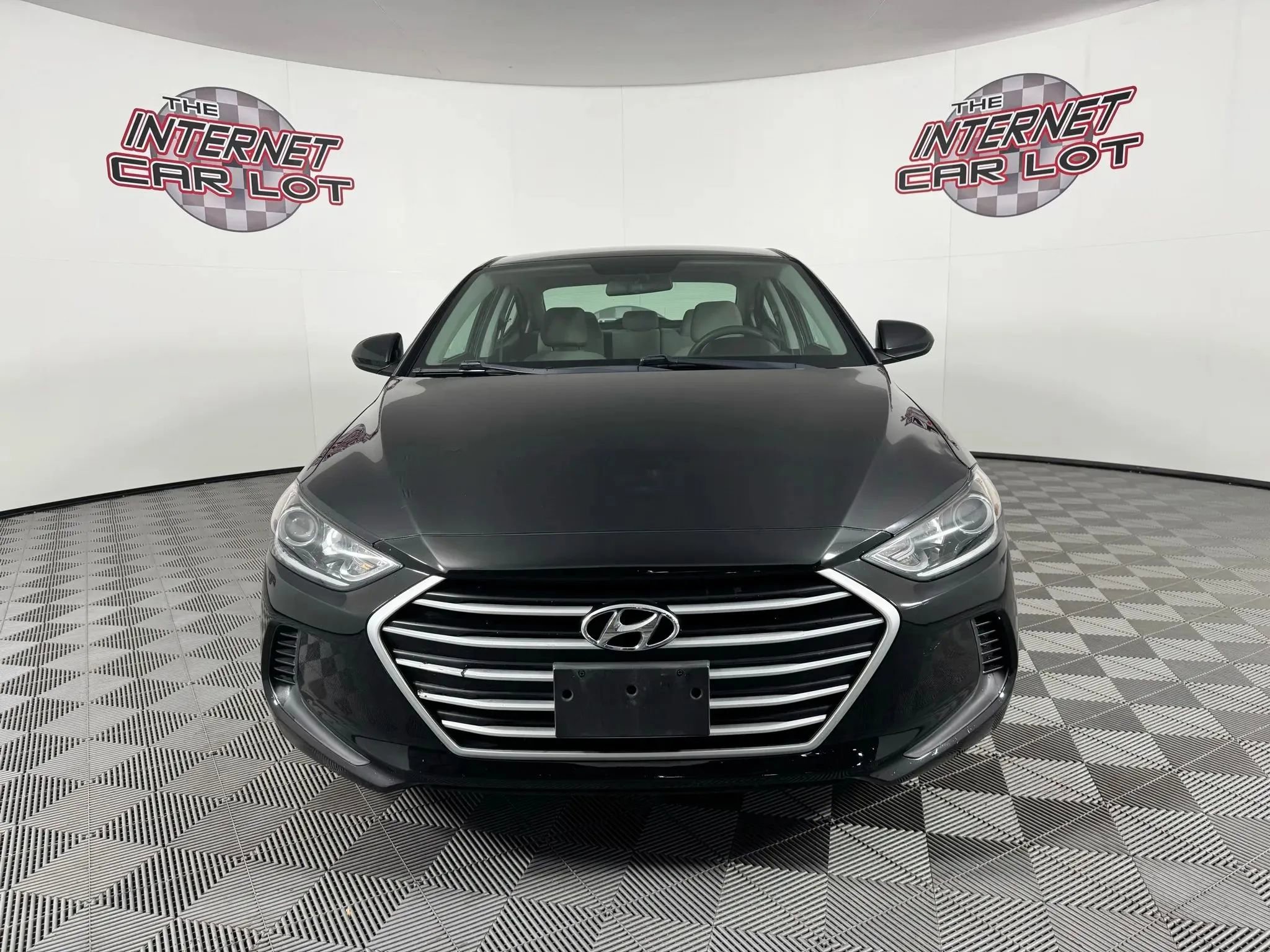 Used 2018 Hyundai Elantra SE w/ Cargo Package FWD image 2