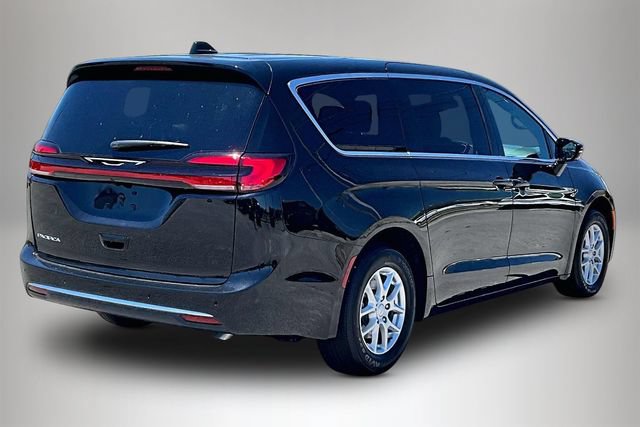 New 2027 Chrysler Pacifica Select FWD image 5