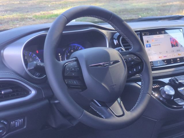 New 2026 Chrysler Pacifica Select w/ S Appearance Package FWD image 31