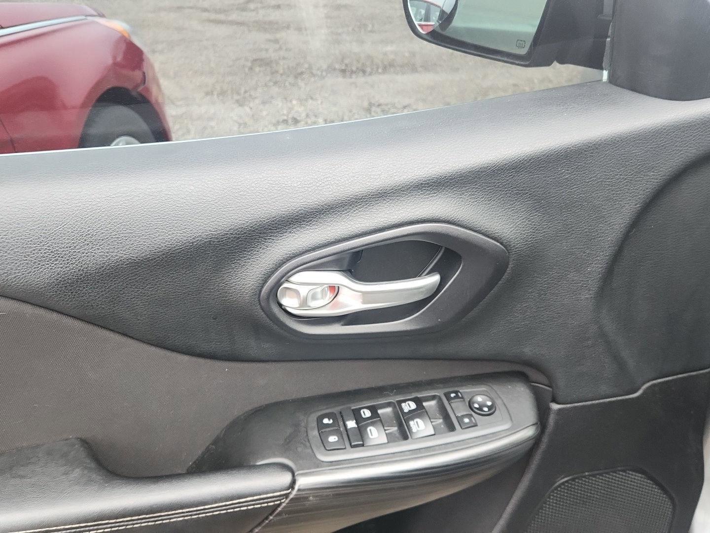 Used 2014 Jeep Cherokee Latitude w/ Cold Weather Group image 11