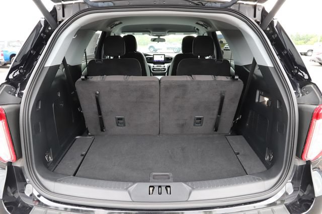 Used 2023 Ford Explorer XLT AWD/4WD image 6