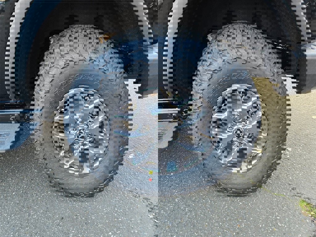 New 2025 Ford Bronco Badlands image 9