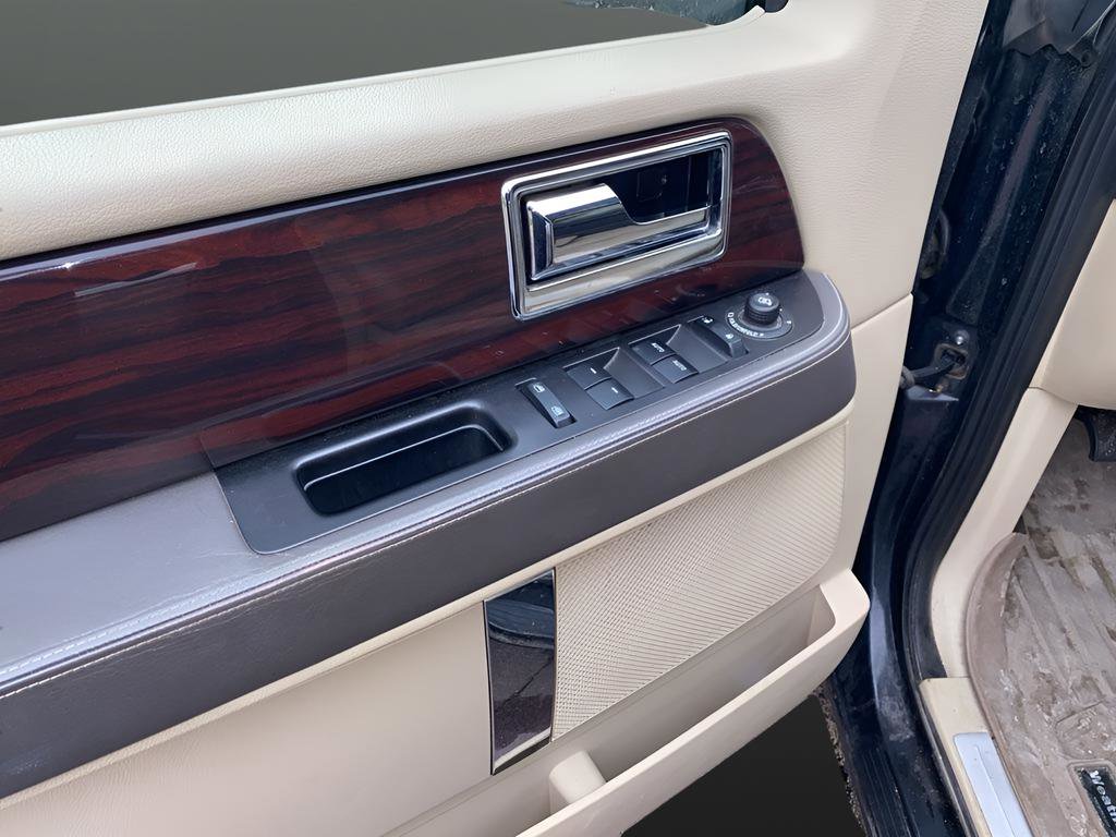 Used 2015 Lincoln Navigator L 4WD w/ Equipment Group 101A Reserve image 12