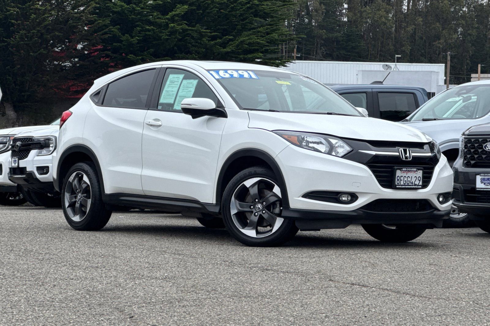 Used 2018 Honda HR-V EX image 2