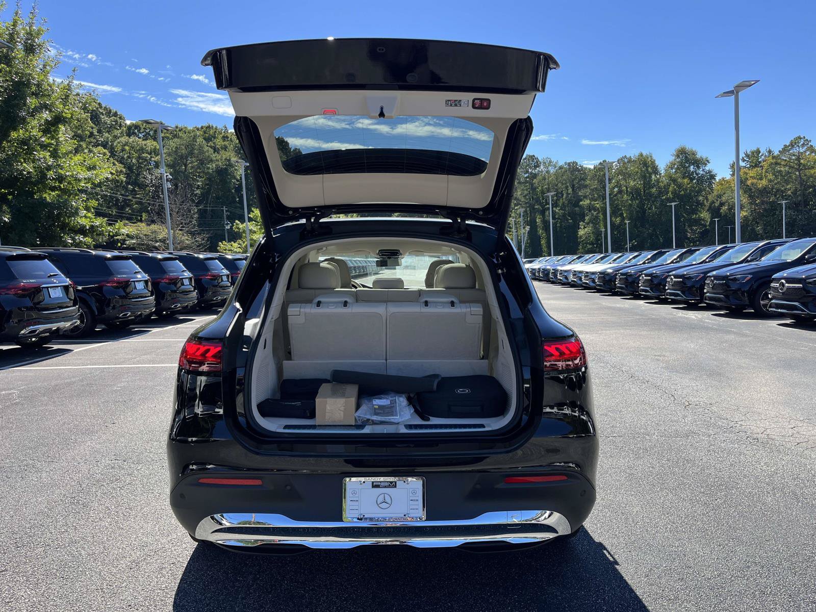 New 2027 Mercedes-Benz EQS 400 4MATIC SUV image 9