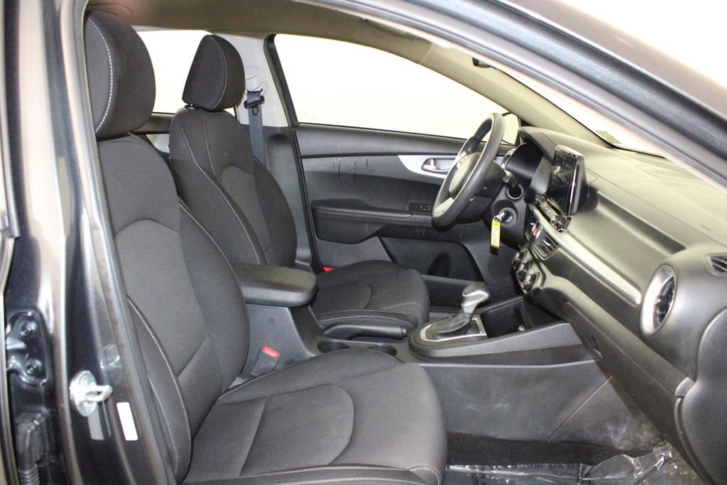 Used 2023 Kia Forte LXS w/ LXS Technology Package image 14