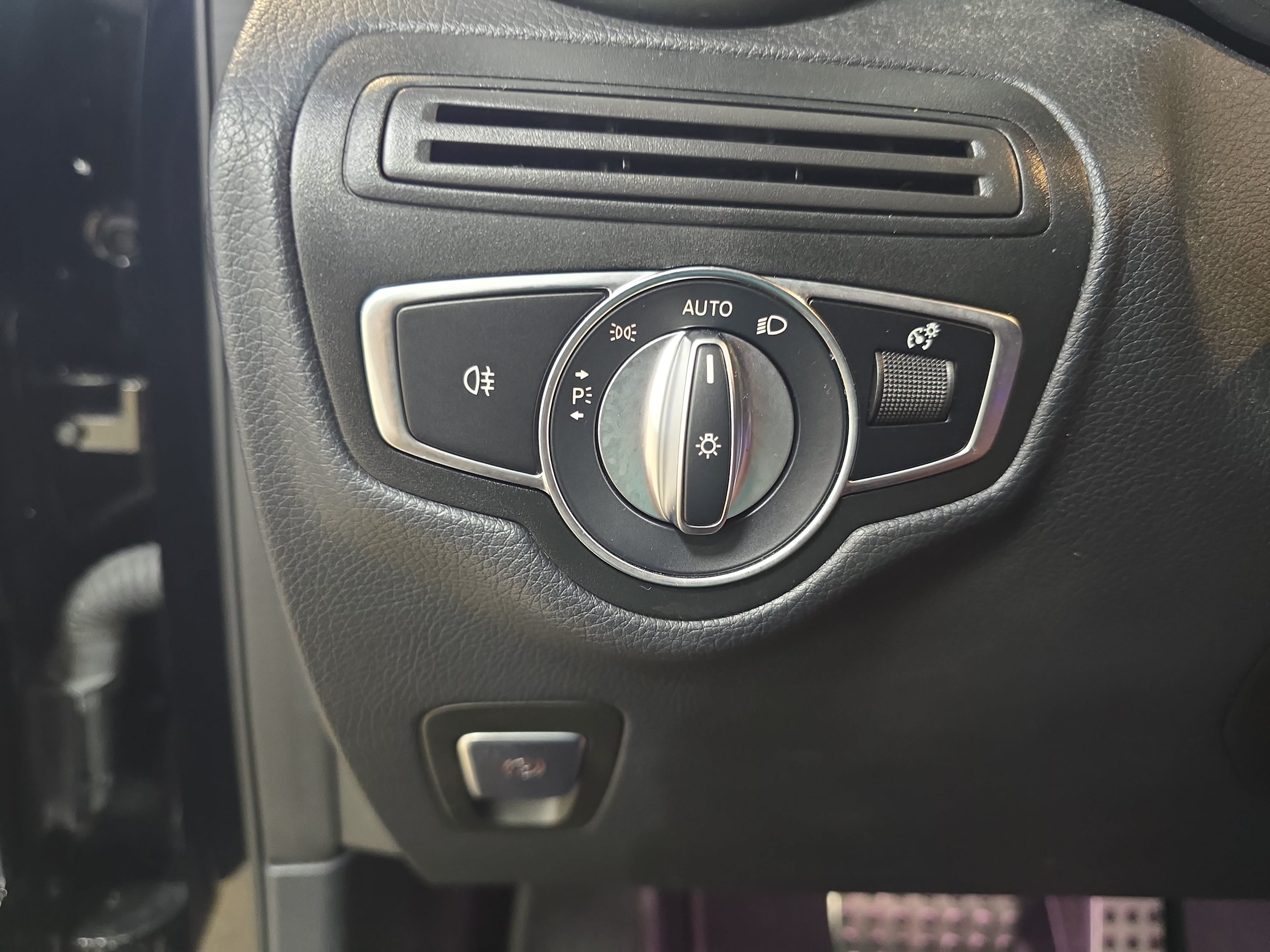 Used 2022 Mercedes-Benz GLC 300 4MATIC image 23