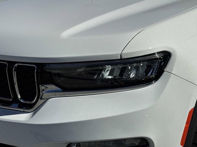 Used 2023 Jeep Grand Cherokee Limited w/ Trailer Tow Prep Group (B) image 7