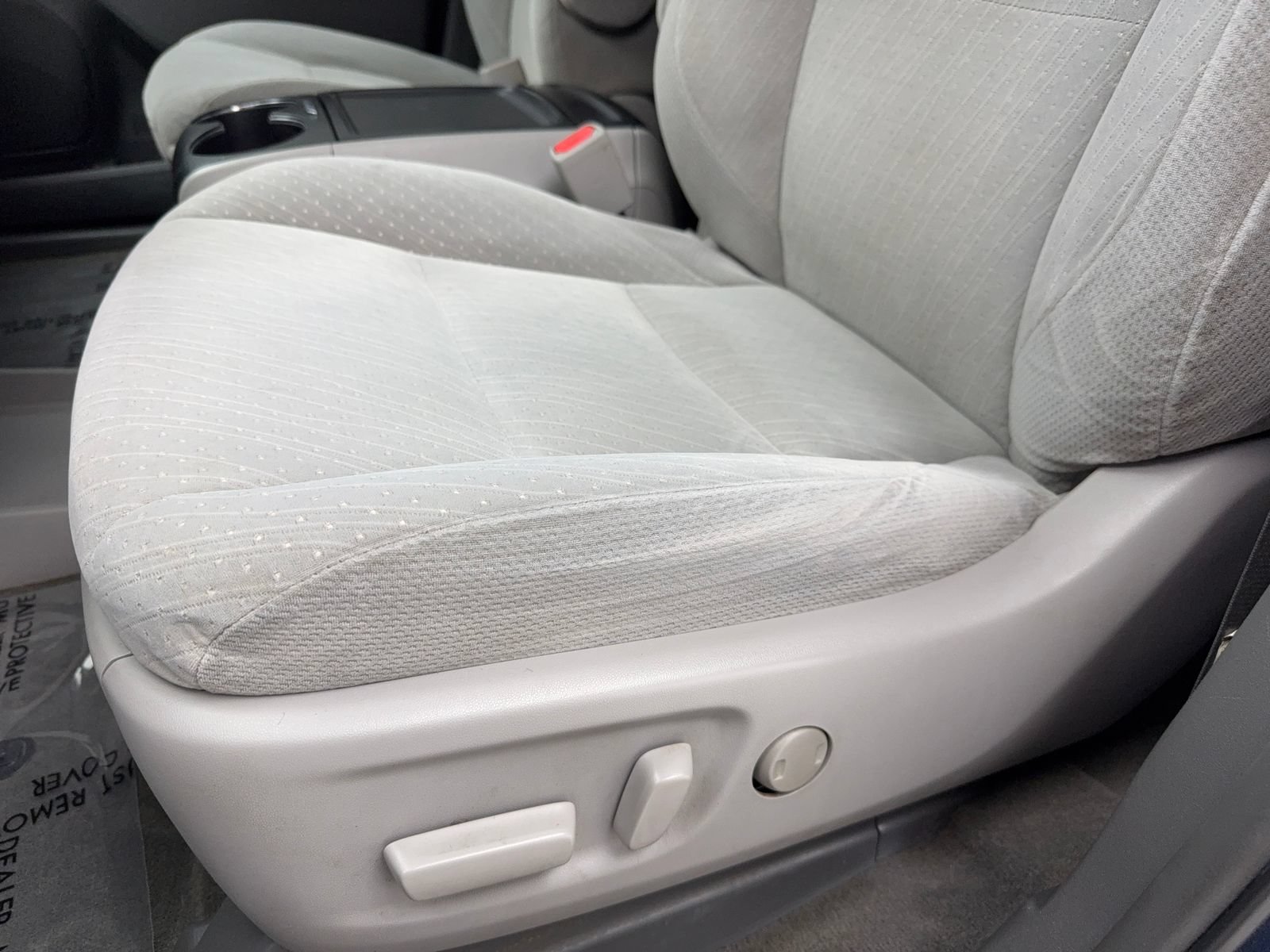 Used 2018 Toyota Sienna LE w/ Carpet Mat Package FWD image 33
