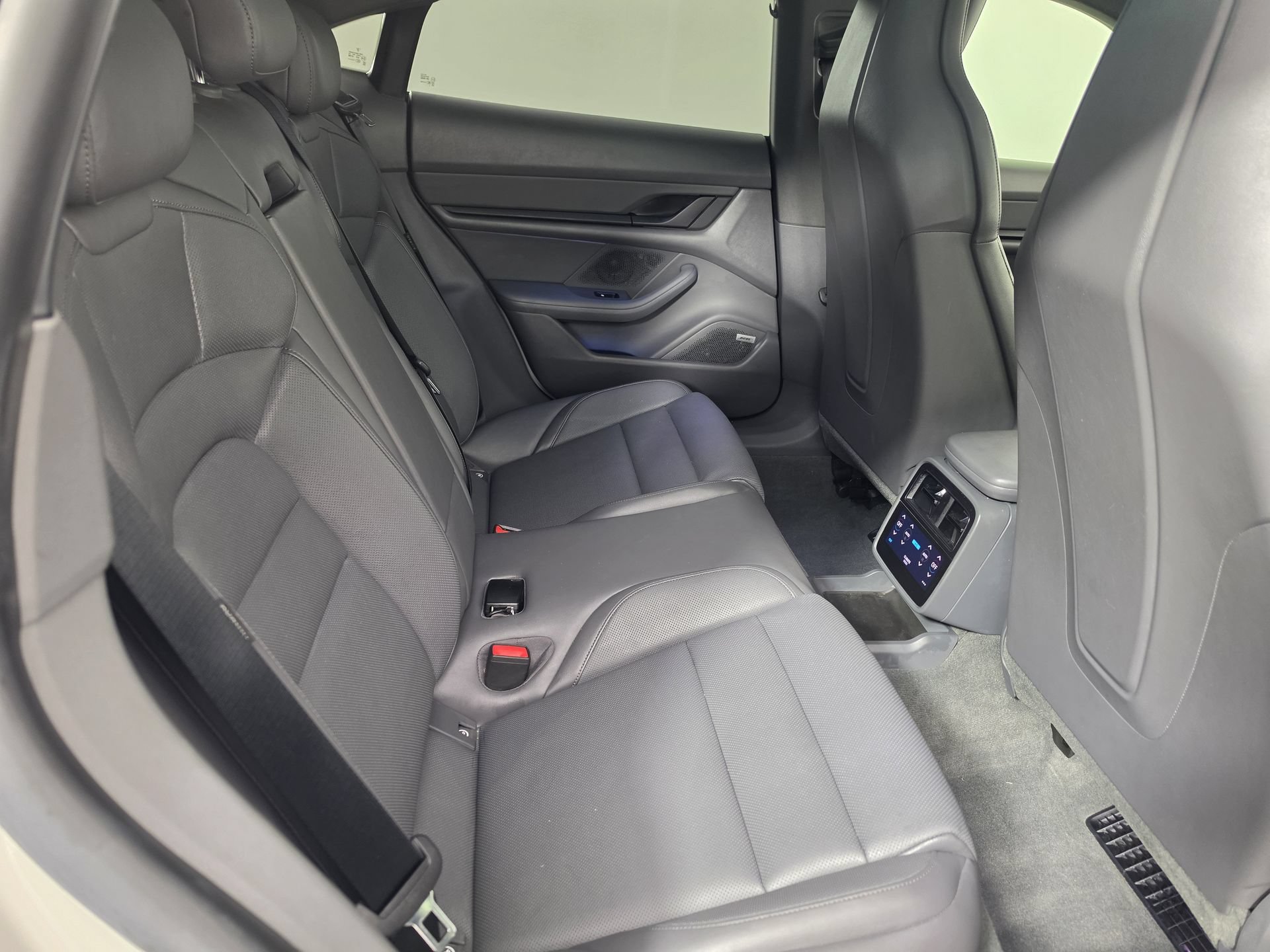 Used 2022 Porsche Taycan RWD image 40